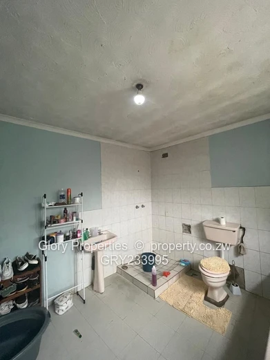 Solid Starter Home in Windsor  (Sole Mandate)