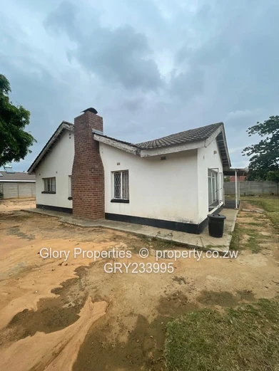 Solid Starter Home in Windsor  (Sole Mandate)