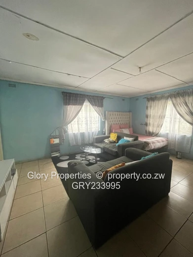 Solid Starter Home in Windsor  (Sole Mandate)