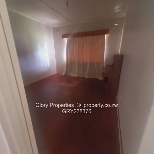 Vacant office to let in Borrowdale West 