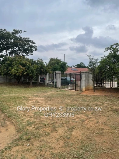 Solid Starter Home in Windsor  (Sole Mandate)