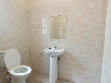 2 Bedroom Flat & Apartment