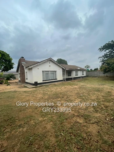 Solid Starter Home in Windsor  (Sole Mandate)