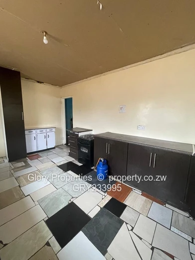 Solid Starter Home in Windsor  (Sole Mandate)