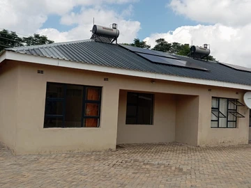 2 Bedroom Flat & Apartment